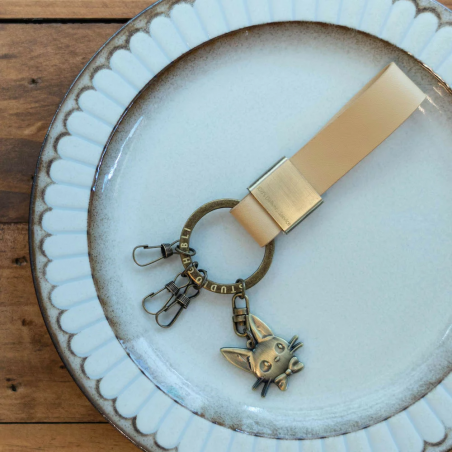 Llaveros - Llavero de cuero Jiji - Nicky, la aprendiz de bruja