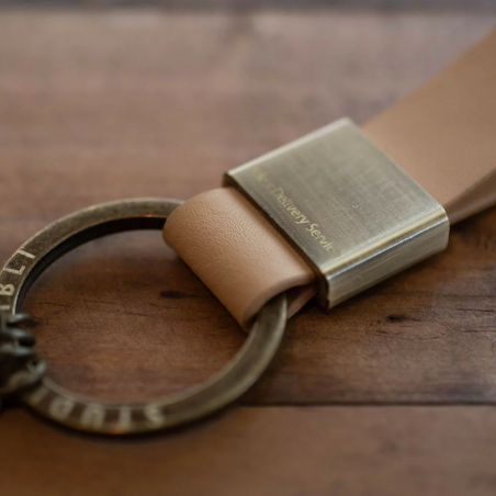 Llaveros - Llavero de cuero Jiji - Nicky, la aprendiz de bruja