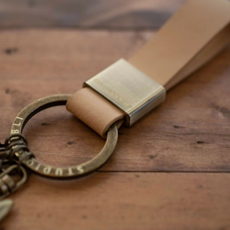 Llaveros - Llavero de cuero Jiji - Nicky, la aprendiz de bruja