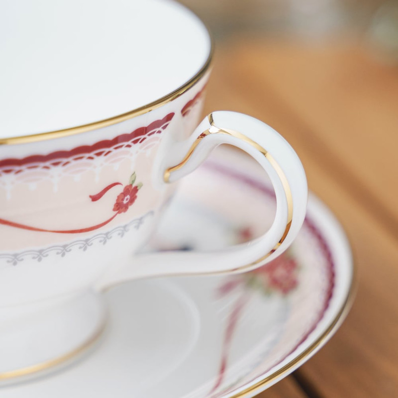 Porcelana japonesa - Jiji Taza y platillo - Nicky, la aprendiz de bruja