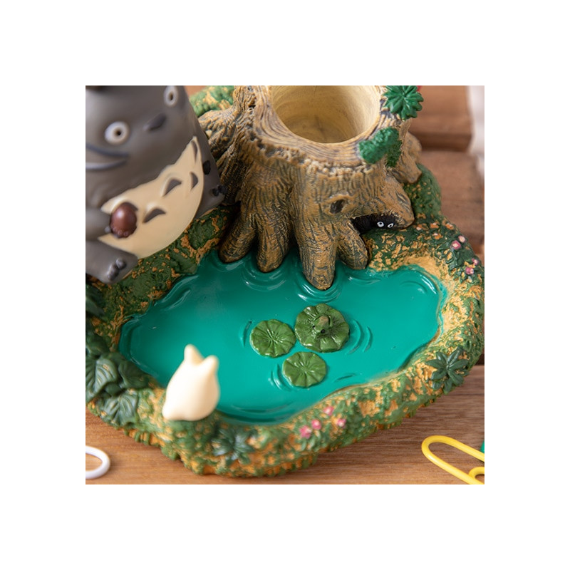 Joyeros - Figuritas del bote de lápices de Totoro al borde del estanque - Mi vecino Totoro