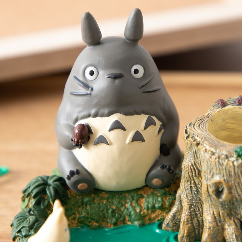 Joyeros - Totoro al borde del estanque figurita de bote de lápices - Mi vecino Totoro