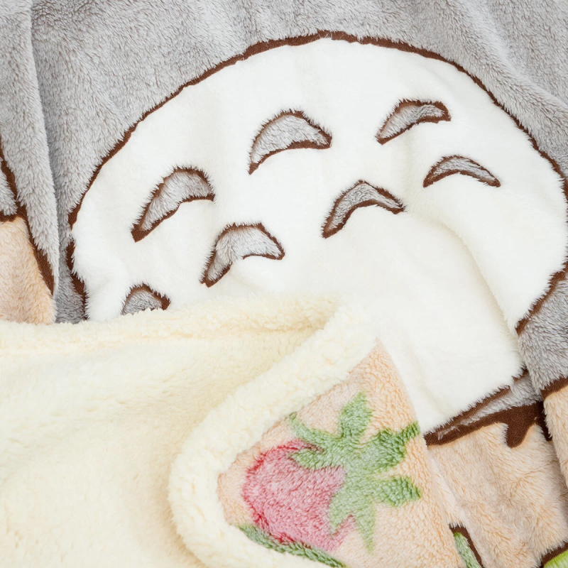 Linge de maison - Grande couverture fluffy Totoro Fraise 200x140cm - Mon Voisin Totoro